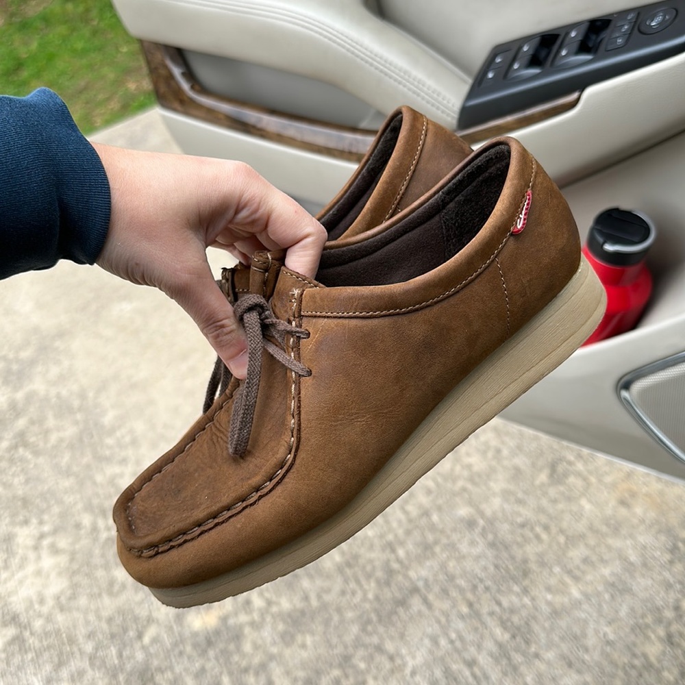 Women’s Clark wallabees 8.5